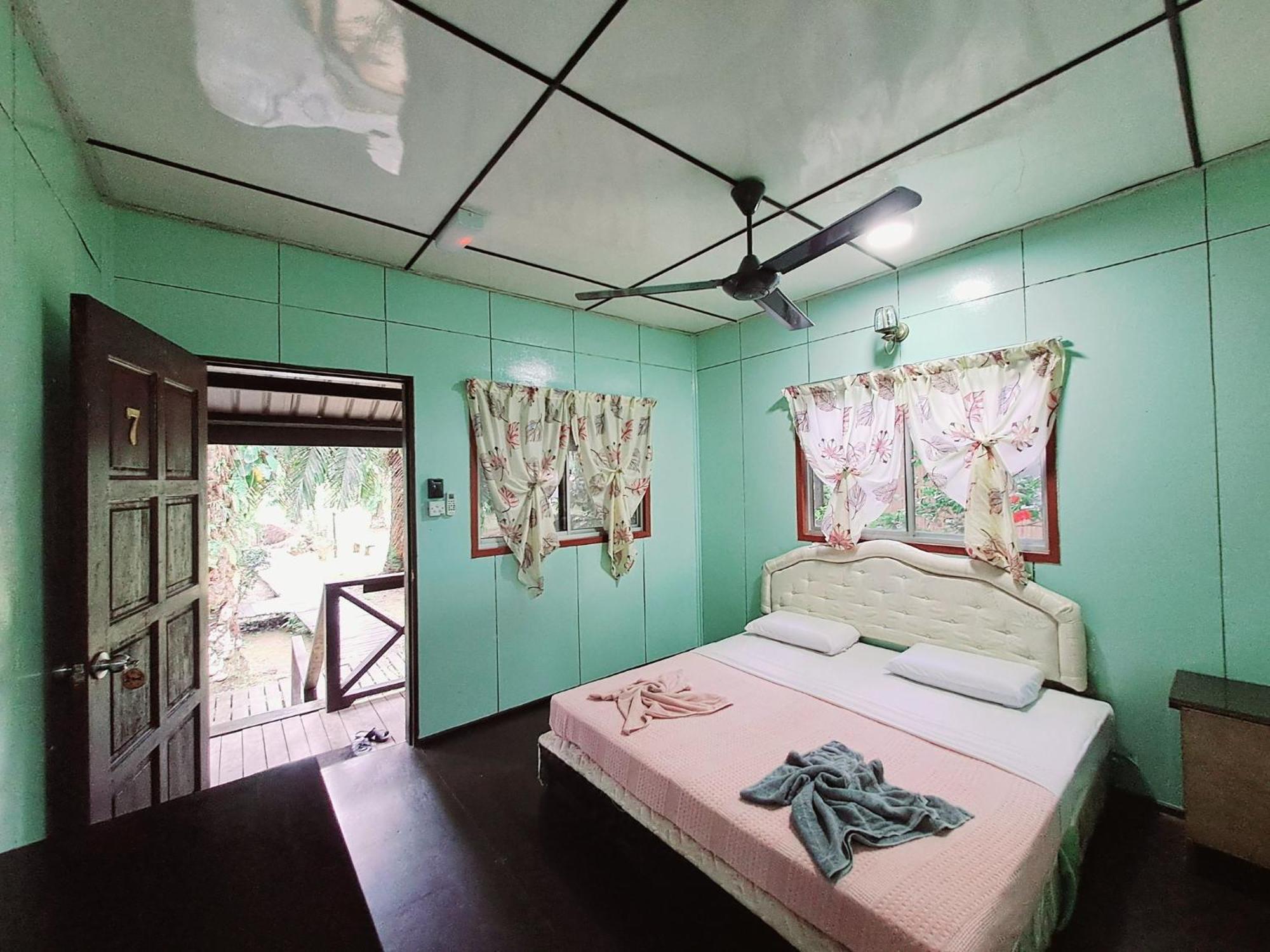 Sukau Backpackers Bed & Breakfast Bed & Breakfast Ngoại thất bức ảnh