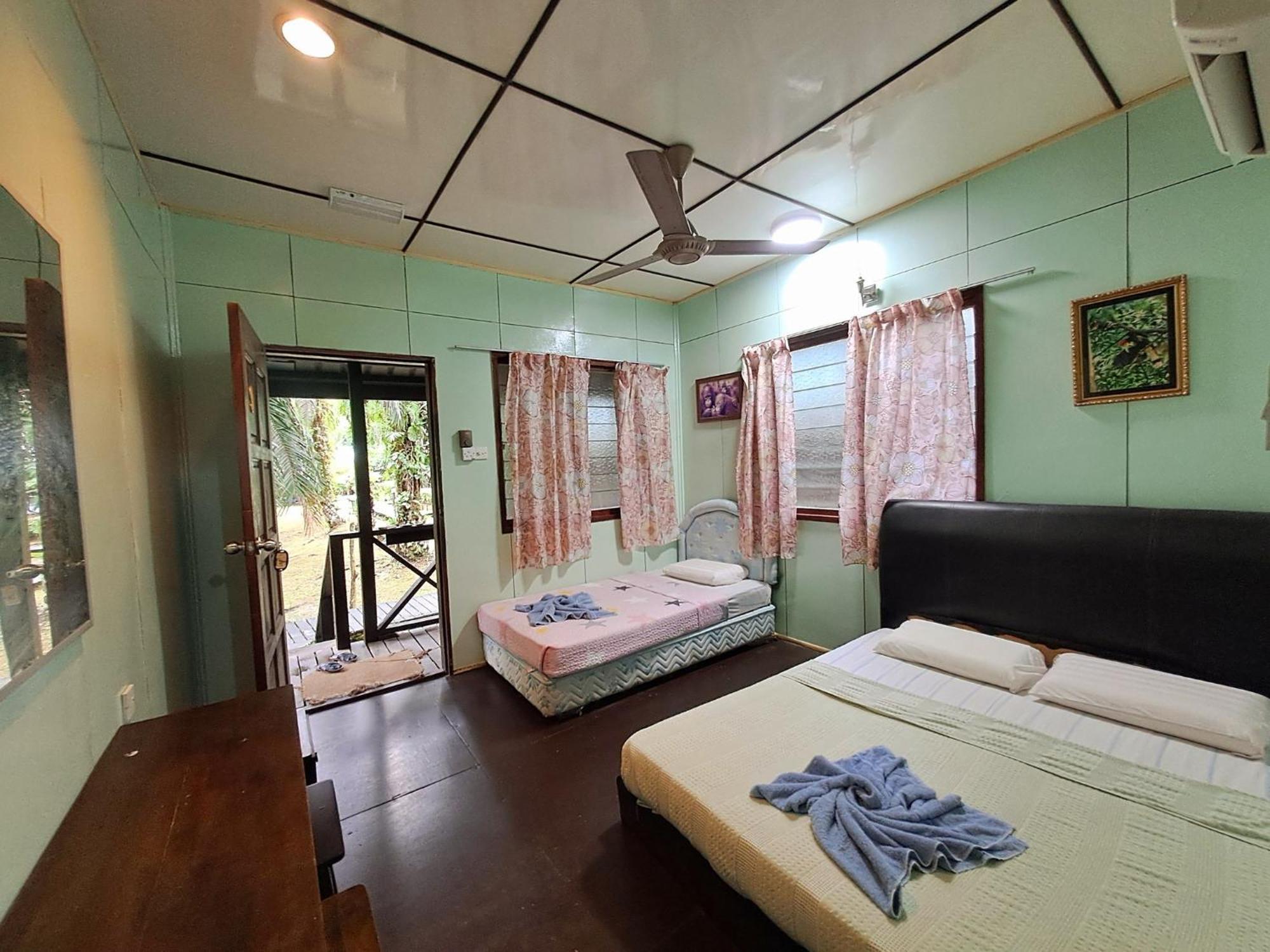 Sukau Backpackers Bed & Breakfast Bed & Breakfast Ngoại thất bức ảnh